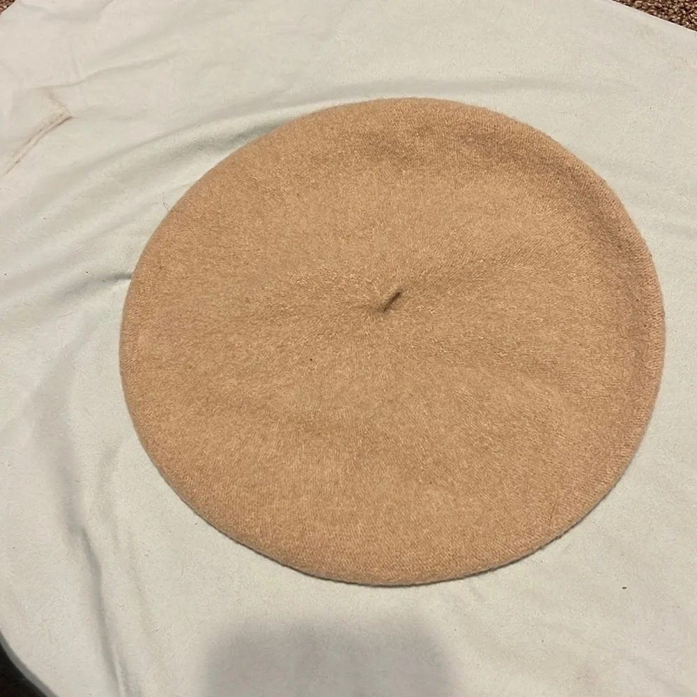 Liz Claiborne tan 100% wool beret